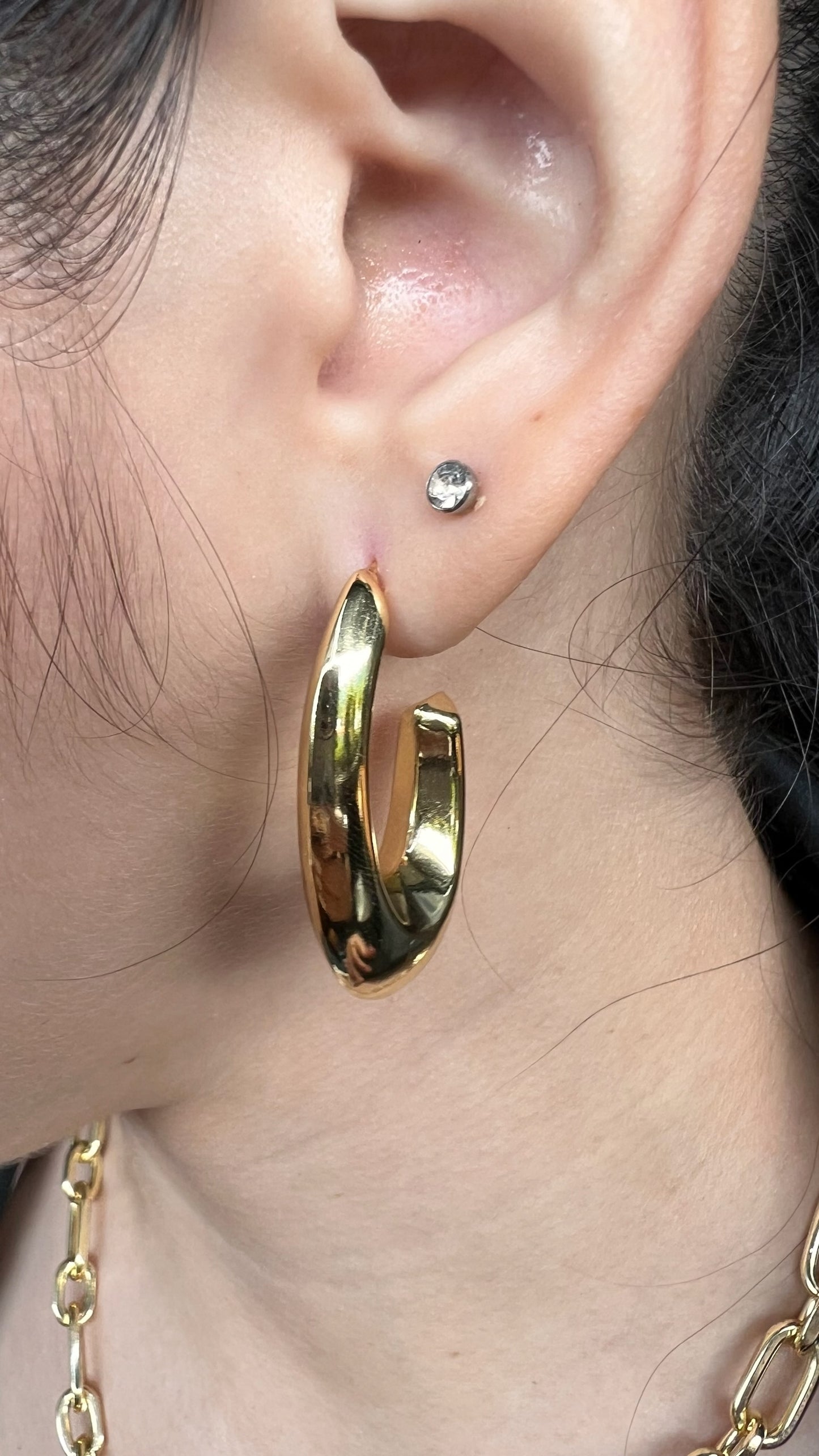 Aretes Divine