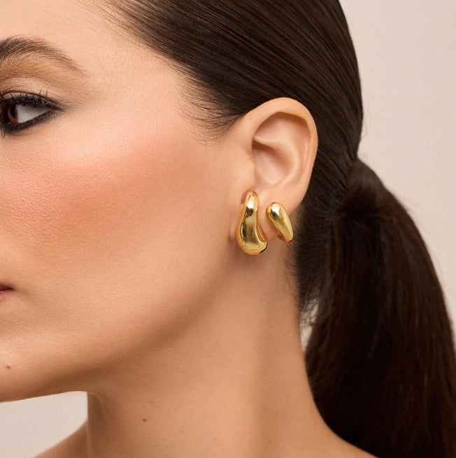 Kira Earhook