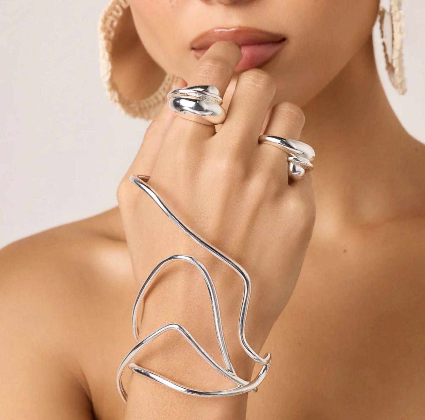 Miragem Hand Bracelet
