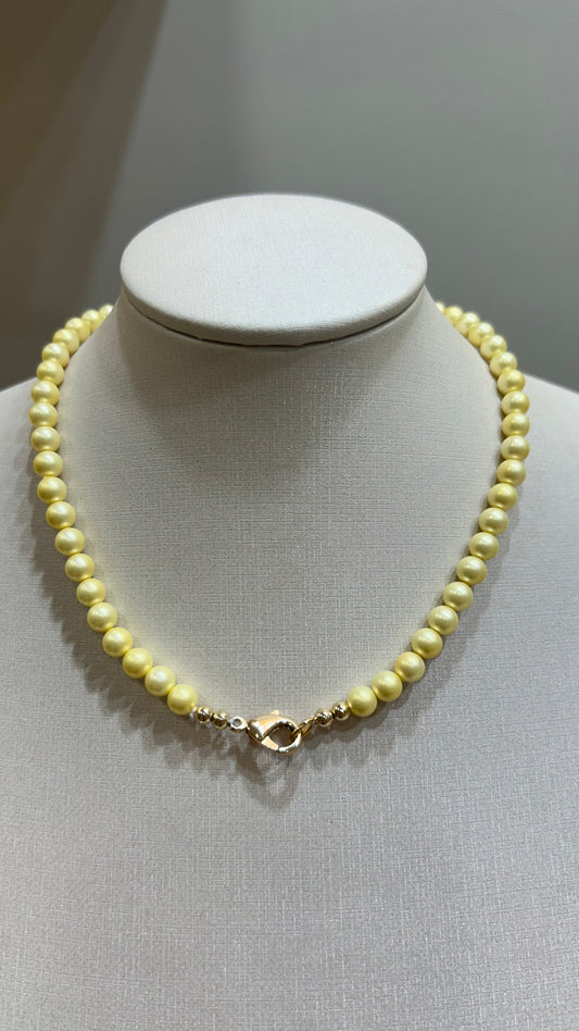 Collar Delicate Yellow Pearls