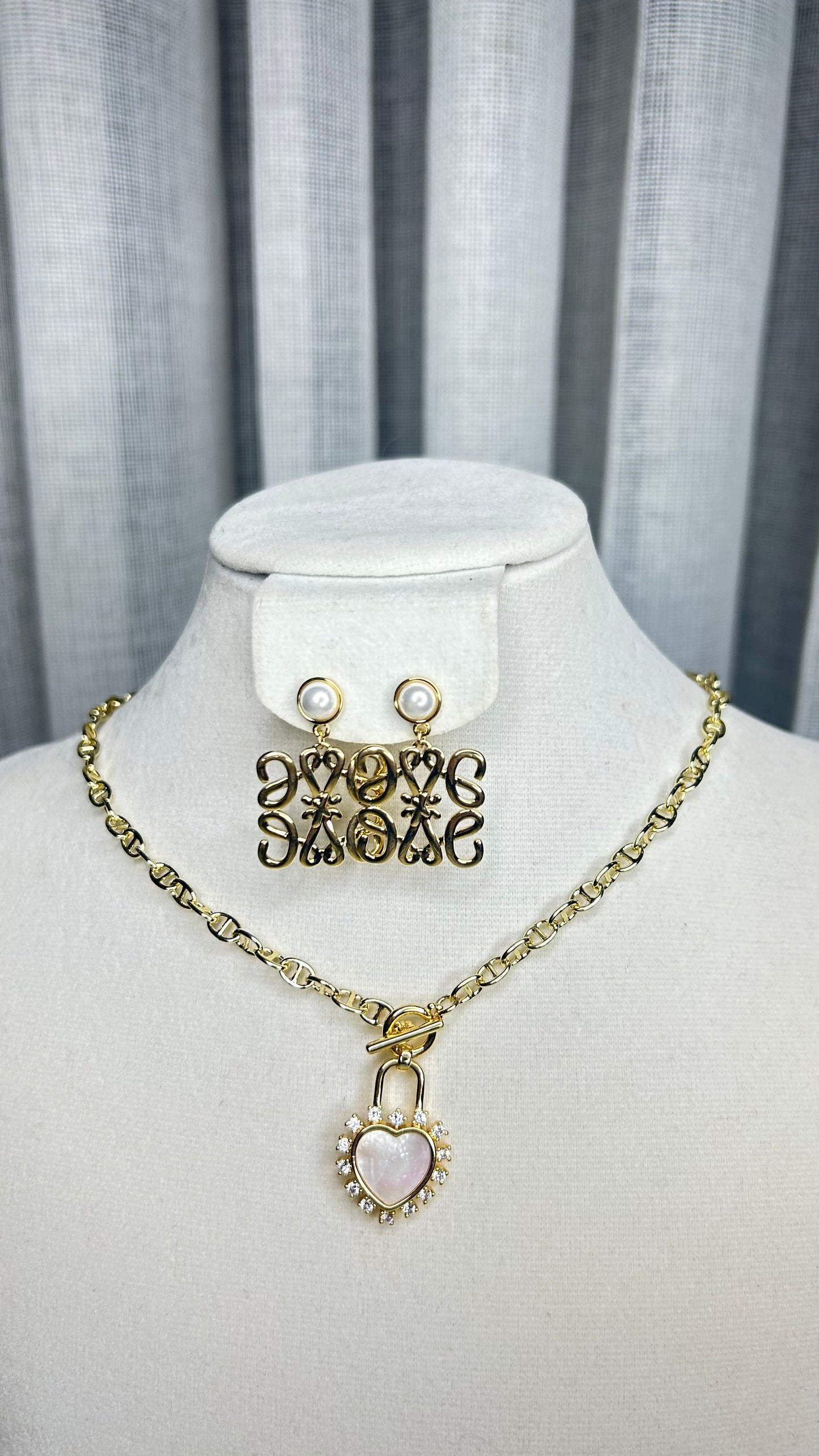 Juego de Cadena & Aretes Riley