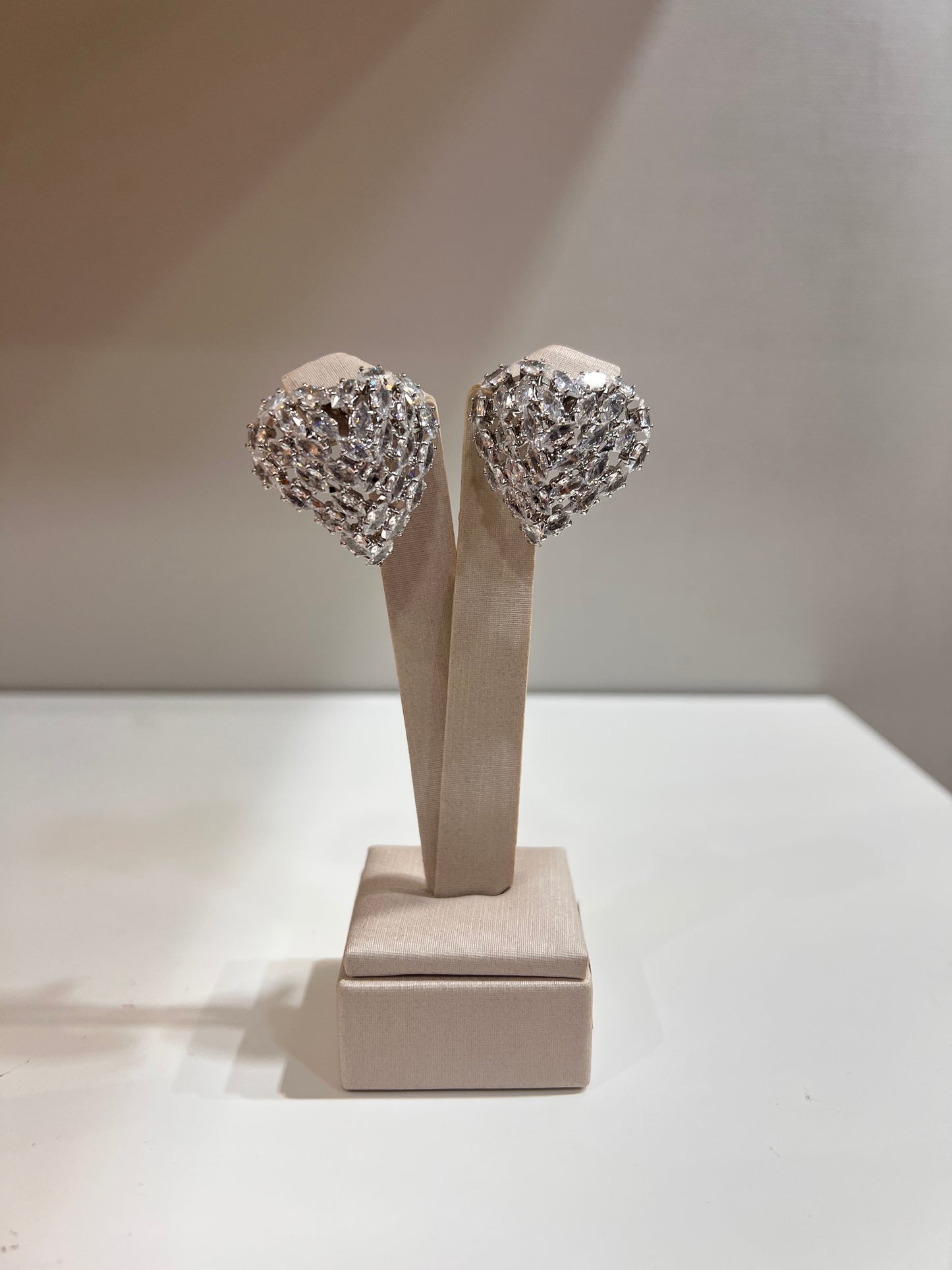 Heart tenni stud