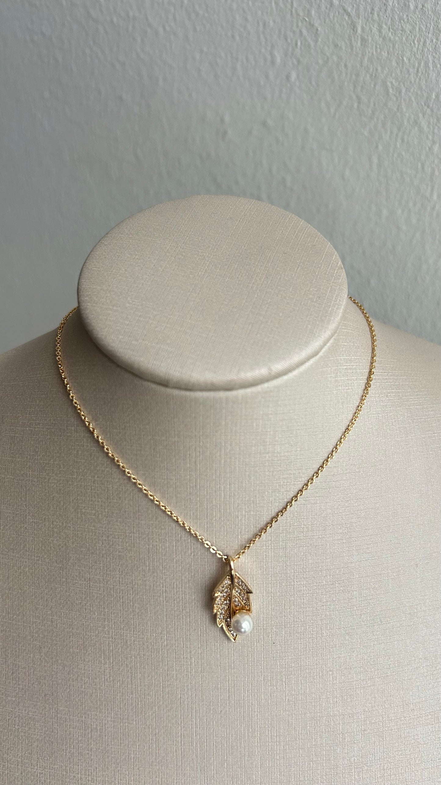 Cadena Leaf Pearl