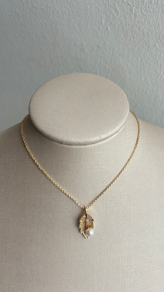 Cadena Leaf Pearl