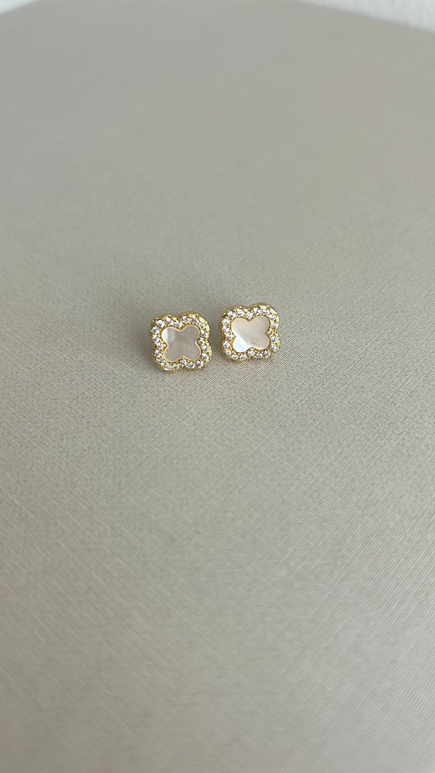 Aretes Small White Square